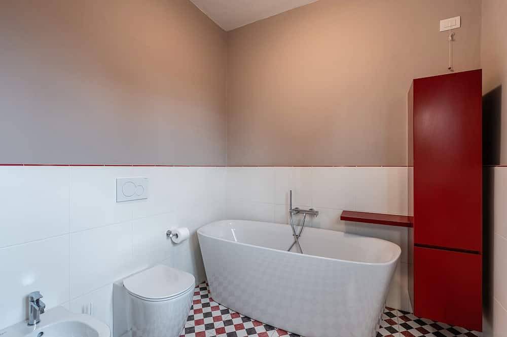 Appartamento intero, Appartamento 'Verdi' con Terrazza Privata, Wi-Fi e Aria Condizionata in Pistoia, Provincia di Pistoia