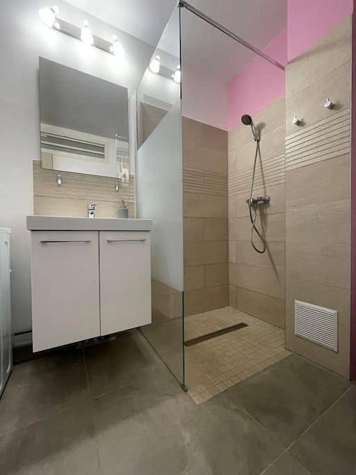 Gîte pour 2 personnes, avec jardin dans Plage de Trou d'eau - 3