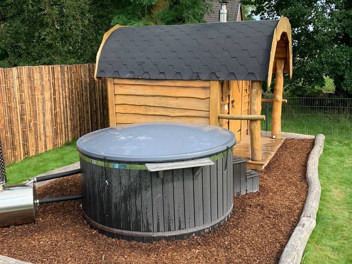 Ferienhaus für 8 Personen, mit Pool und Garten sowie Sauna, mit Haustier in Jade