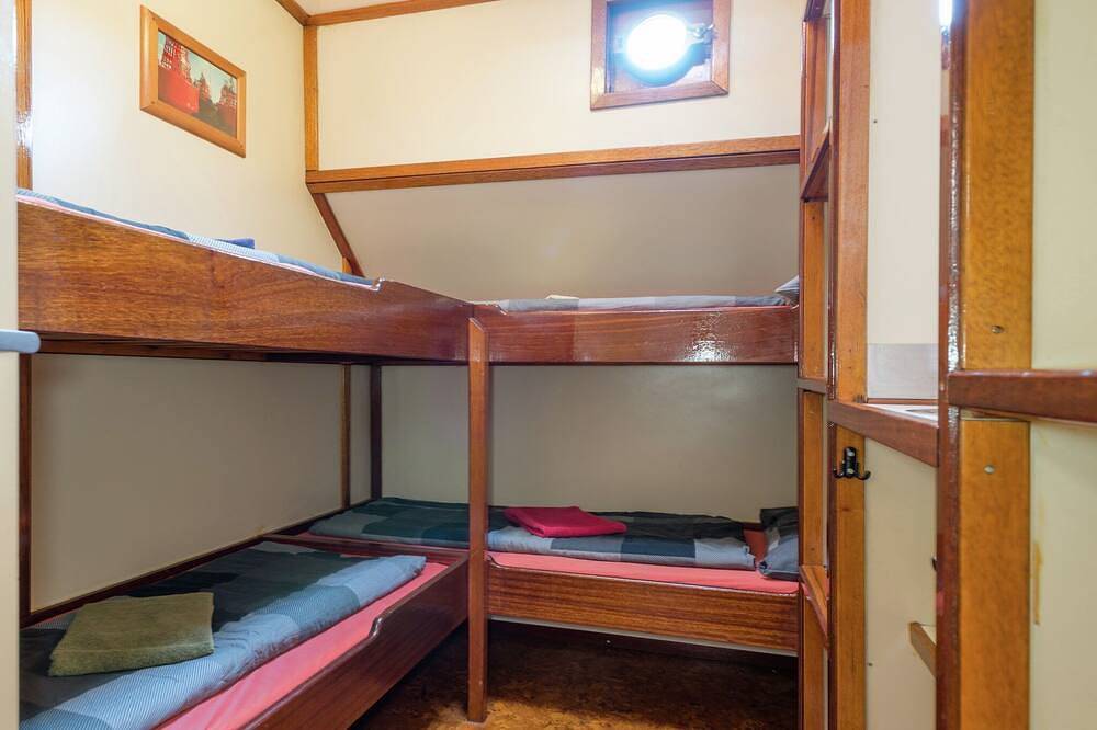 Boot in Leiden bij Centrum & Musea in Leiden, Nederlandse Noordzeekust