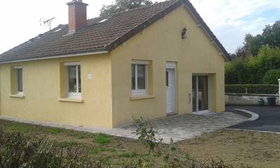 Ferienhaus für 7 Personen, mit Terrasse und Seeblick in Burgund