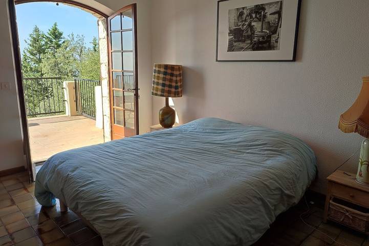 Location de vacances pour 6 personnes, avec terrasse et jardin, animaux acceptés à Tourtour - 4