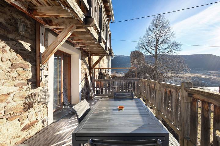 Casa de pueblo en Puyvalador: encanto de montaña y vistas impresionantes al lago in Puyvalador, Parque Natural Regional de los Pirineos Catalanes
