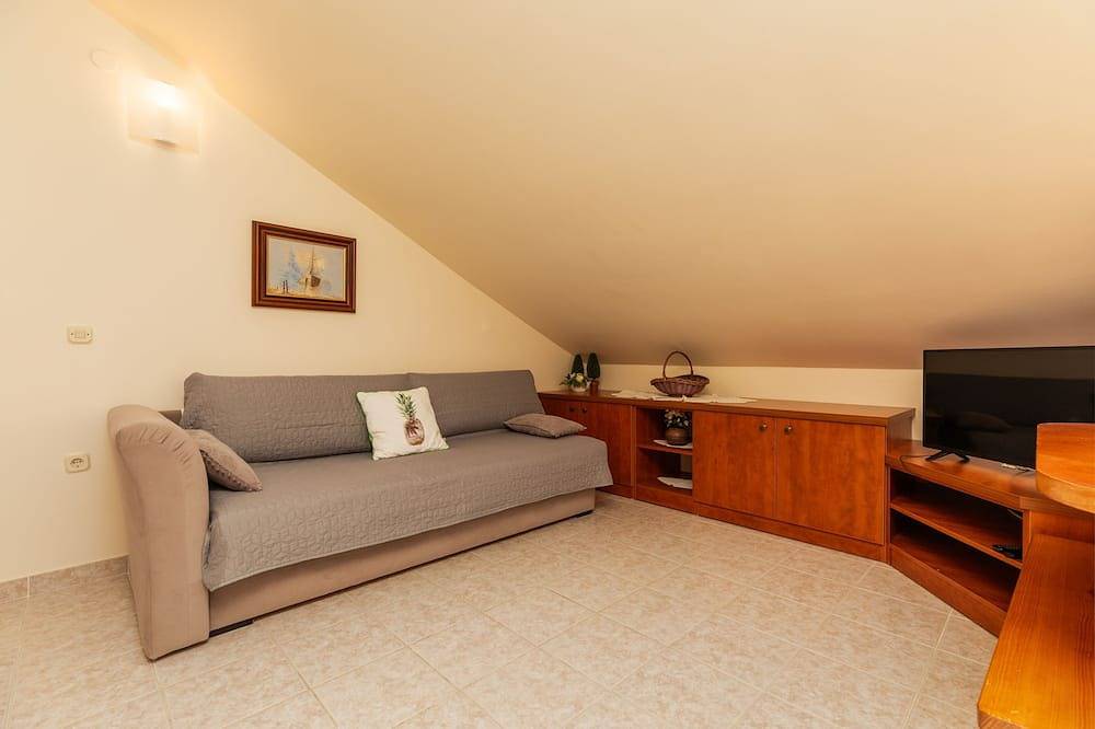 Ganze Wohnung, 1-Zimmer-Ferienwohnung mit Balkon und Meerblick Brela, Makarska (A-20708-a) in Brela, Makarska Riviera