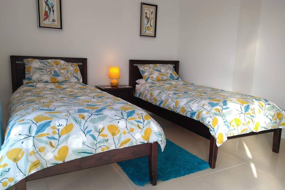 Entire apartment, 5* Self Catering Penthouse, Llanelli, Beach, Sea Views, Walks, Golf, Cycle. in Llanelli, Carmarthenshire