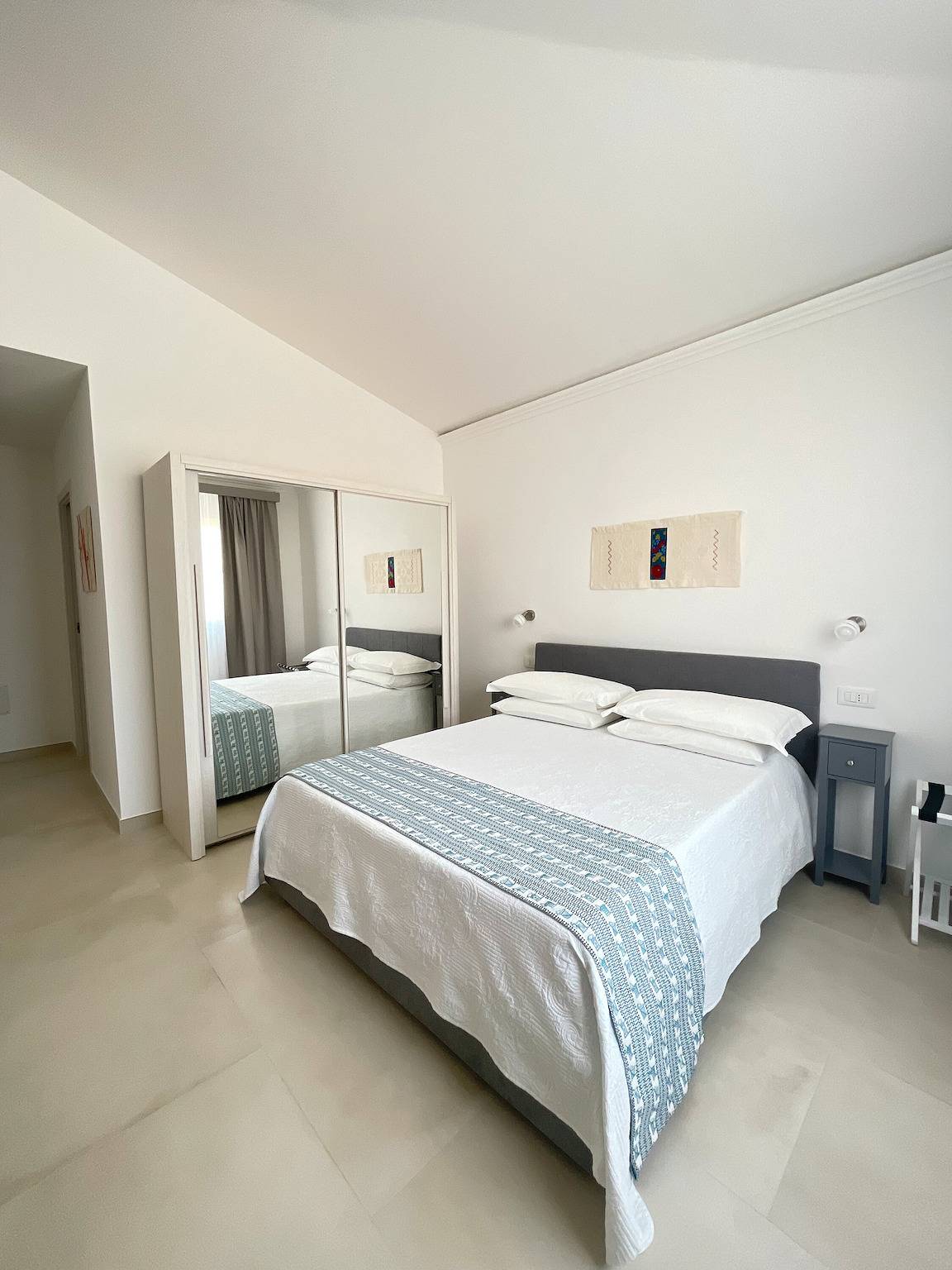 Zimmer 'Maria Lai' mit gemeinsamer Terrasse, Wi-Fi und Klimaanlage in Lotzorai, Ogliastra Provinz