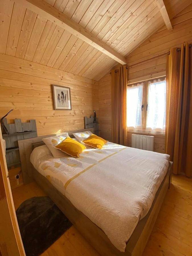 Lodge pour 6 personnes, avec vue sur le lac ainsi que terrasse et vue dans l' Aisne