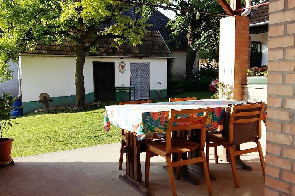 Ganze Wohnung, Wein und Entspannung in der Weinregion 1751 in Dunaszentmiklós, Kleingebiet Totis