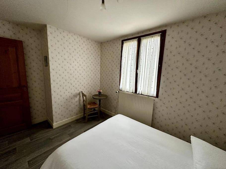 Two-Bedroom House in Saint-Étienne-de-Vicq, Région de Vichy