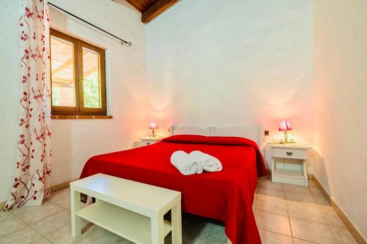 Location de vacances pour 2 personnes, avec Terrasse et Jardin ainsi que Piscine et Vue à Carbonia - 3