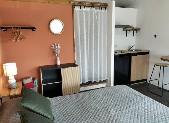 Location de vacances pour 2 personnes, avec jardin ainsi que piscine et vue sur le lac dans Béarn - 3
