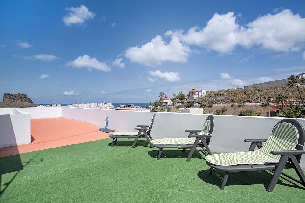 Entire apartment, Vacation Apartment 'Rincón De Mónica 2' with Sea View, Shared Terrace and Wi-Fi in Valle de Agaete, Agaete