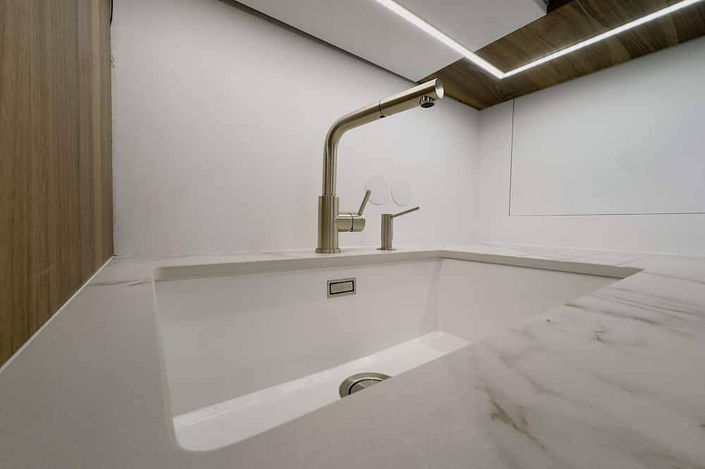 Ganze Wohnung, Apartment-Deluxe-Ensuite mit Bad-Balkon-Palymo in Courbevoie, Hauts-de-Seine