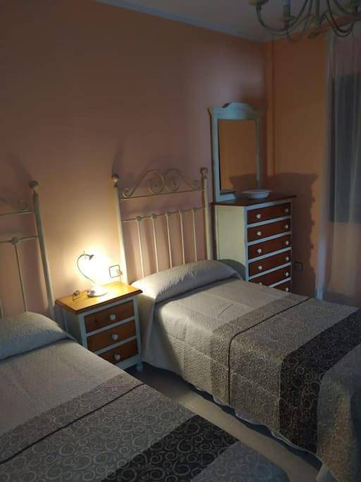Ferienwohnung für 3 Personen, mit Garten und Ausblick sowie Pool und Terrasse - 1