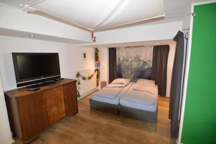 Appartement entier, Gemütlich Zentrale Souterraint Wohnung 65qm in Nuremberg, Franconie
