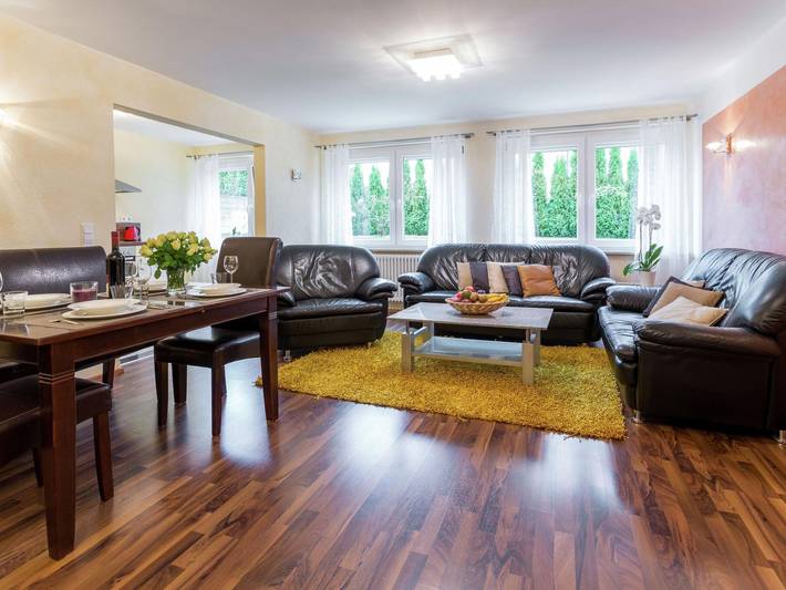 Ganze Wohnung, Ferienwohnung für 4 Personen mit Pool in Markdorf, Region Bodensee-Oberschwaben