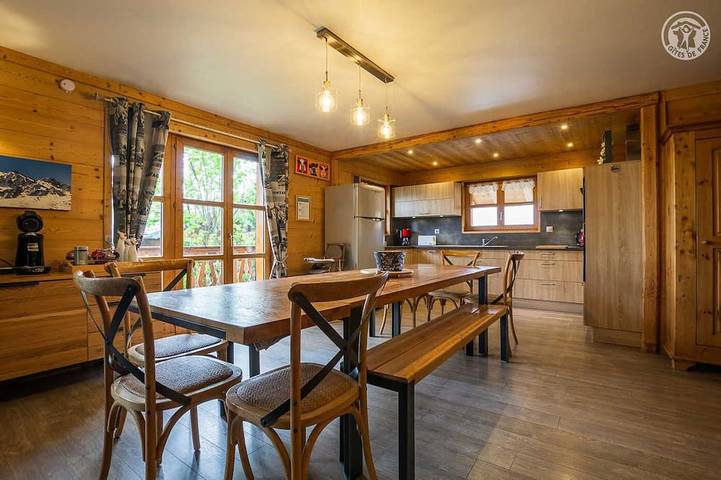 Location de vacances pour 12 personnes, avec piscine ainsi que balcon et jardin à Les Saisies