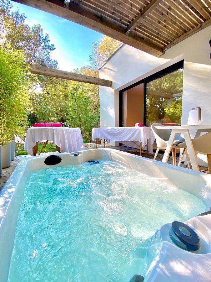 Chambres avec Jacuzzi privatif - Kassiopée Bed & Spa in Albi, Région d'Albi