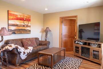 Lodge for 20 Guests in Wears Valley, Great Smoky Mountains National Park, Picture 4