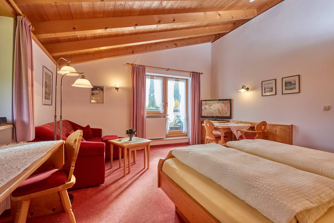 Apartamento vacacional entero, Gästehaus Schmuck - One-room holiday flat 33sqm, shower, Wc, kitchenette, balcony in Reit im Winkl, Alpes Bávaros