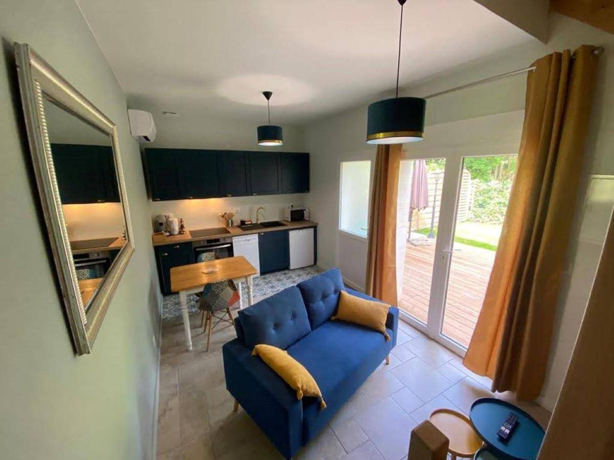 Appartement entier, Le Cast'L 2 Coin de paradis en bord de Dordogne in La Rivière, Région de Libourne