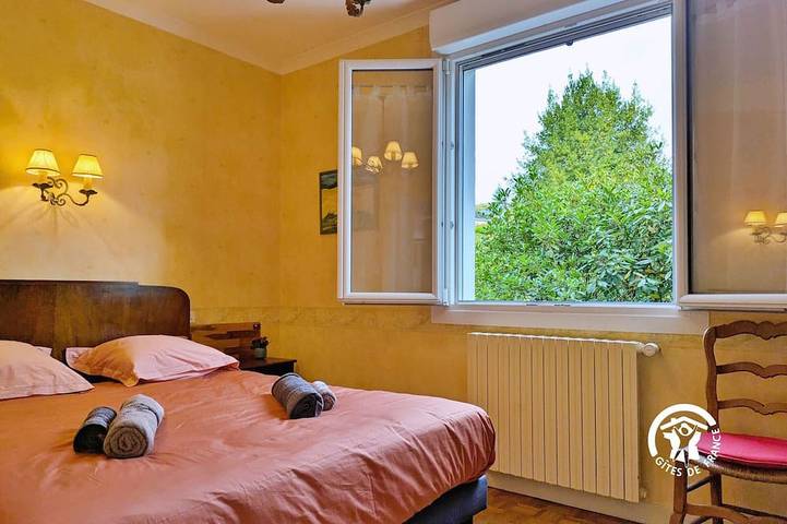 Gîte pour 6 personnes, avec jardin à L'Huisserie - 2