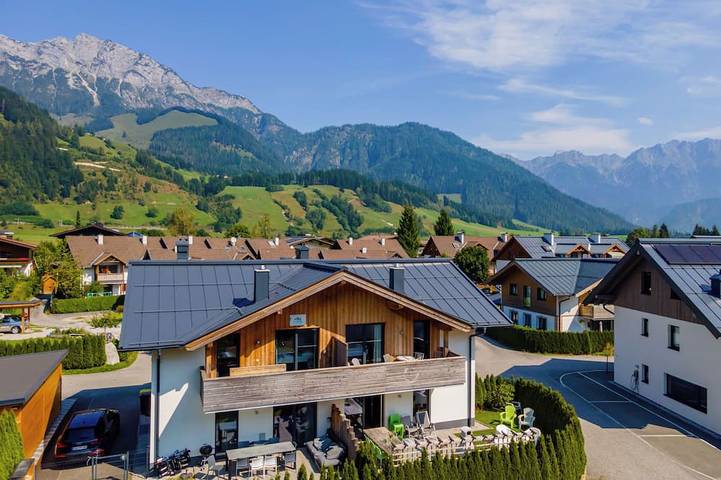 Ferienhaus für 14 Personen, mit Balkon und Garten sowie Sauna in Leogang