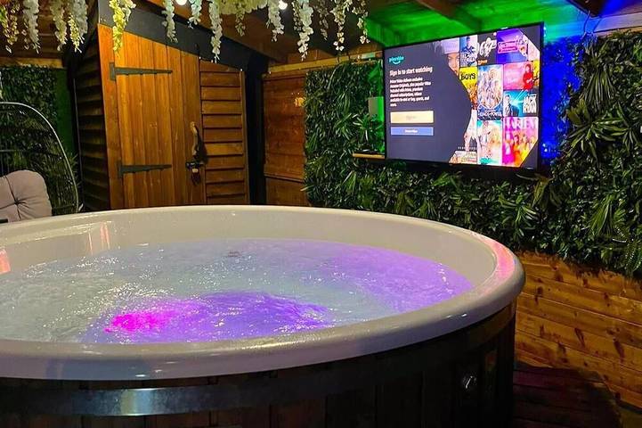 Holiday apartment for 2 people, with hot tub and terrace, with pets in North-Wales