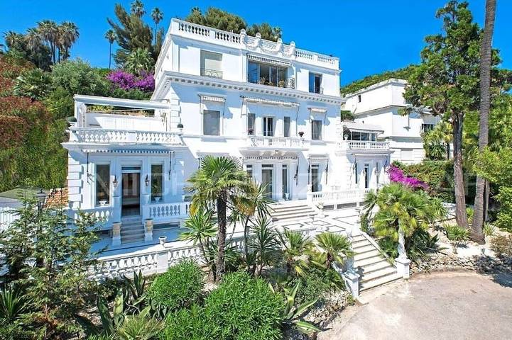 Villa for 37 personer, badebasseng og jacuzzi i tillegg til sauna og hage i Cannes