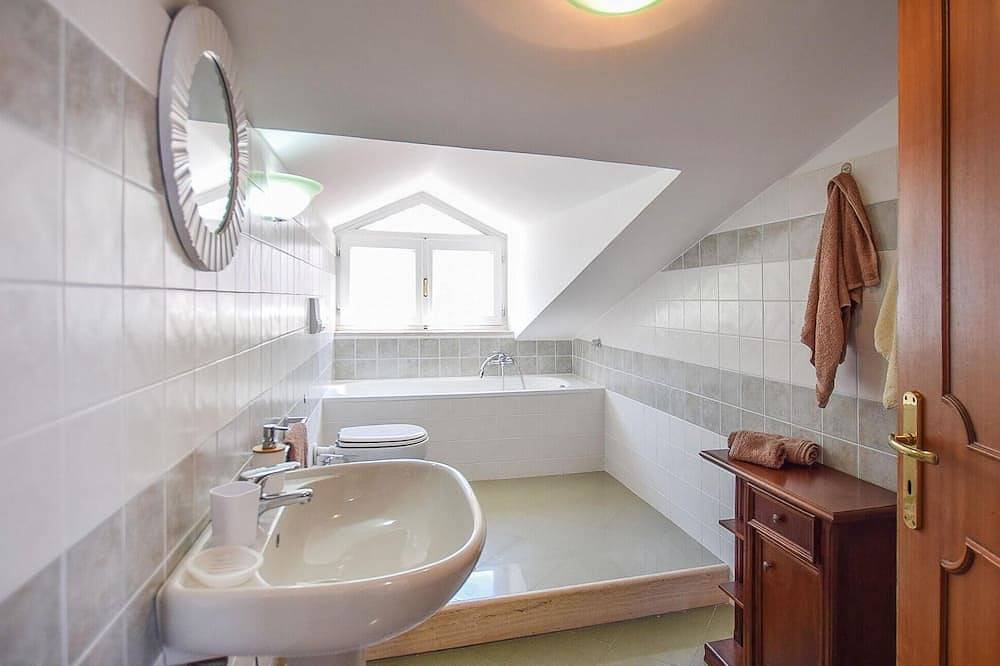 Amazing home in Maria di Castellabate with Wifi in Santa Maria di Castellabate, Castellabate