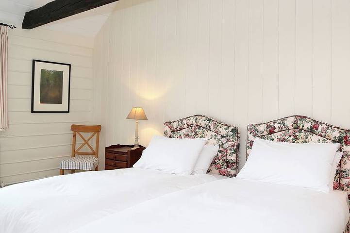 3 bedroom accommodation in Warehorne, Ashford in Warehorne, Ashford region