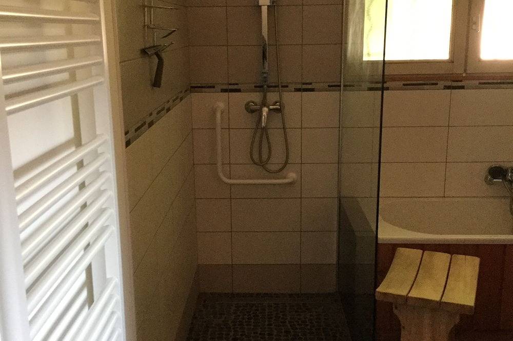 Chalet de caractère,2*, avec piscine 6  à 10 personnes . 3 nuits min.hors saison in Sainte-Eulalie-d'Ans, Périgord Blanc