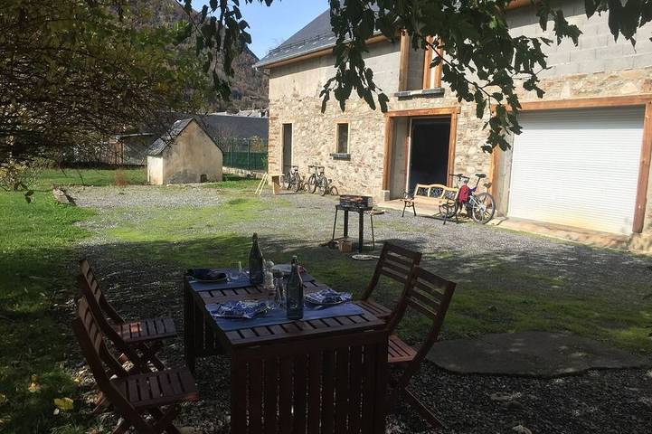 Location de vacances pour 10 personnes, avec jardin, animaux acceptés à Saint-Mamet