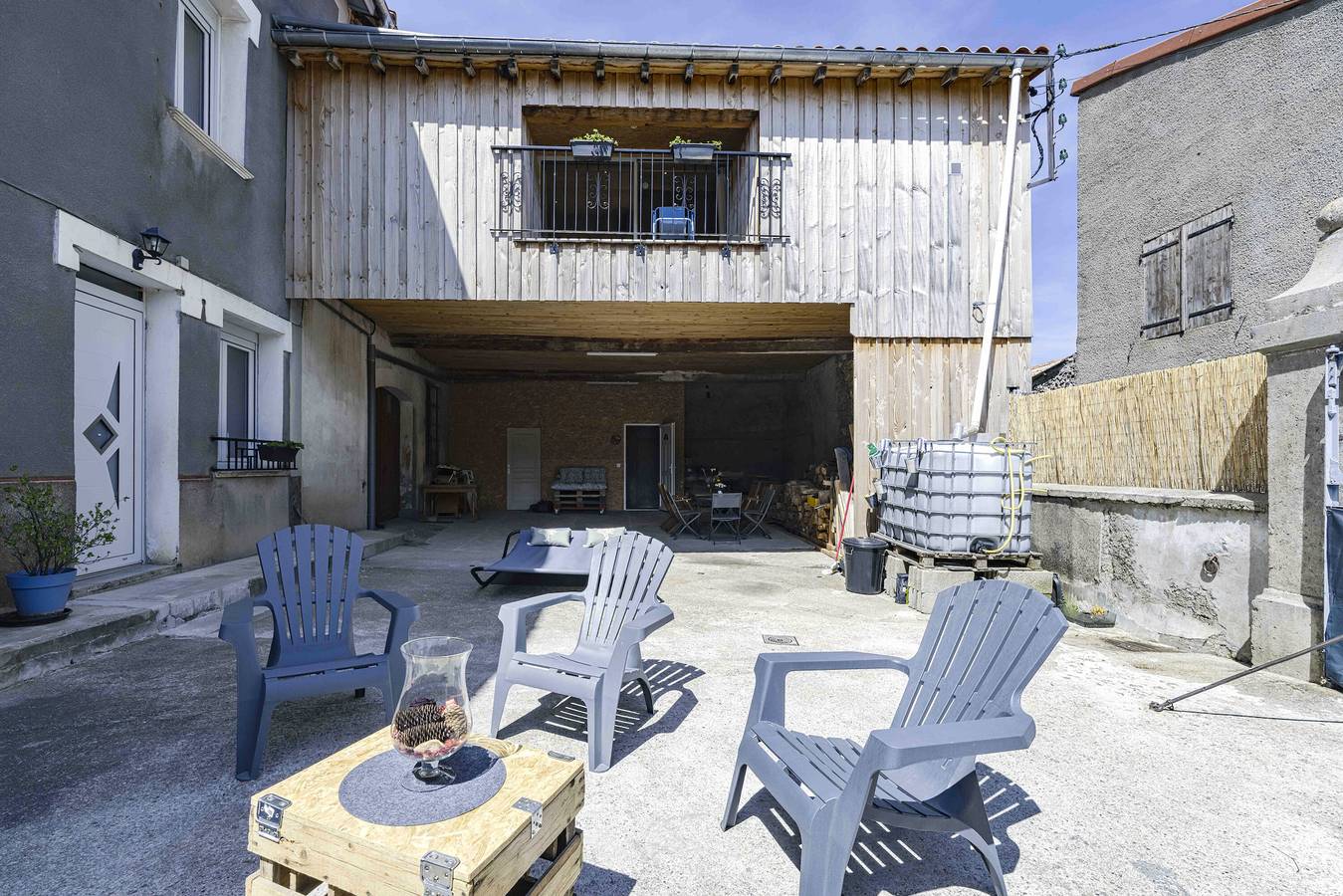 Holiday Home 'Le Pic Du Midi' with Mountain View, Shared Terrace and Wi-Fi in Roquefeuil, Limoux region