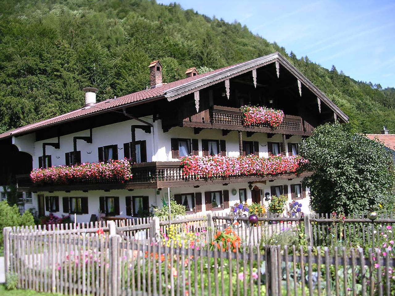 Bauernhof Hamberger Hof - Brunnenzimmer Doppelzimmer Dusche/Wc, Tv und Balkon in Aschau im Chiemgau, Bayerische Alpen