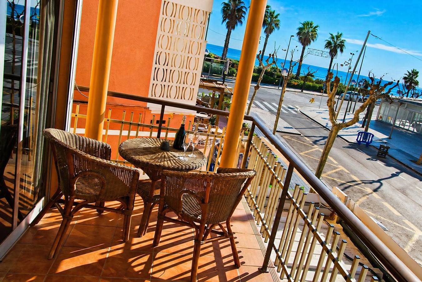 Apartamento entero, Apartamento con aacc frente a la Playa in La Pineda, Platja de la Pineda
