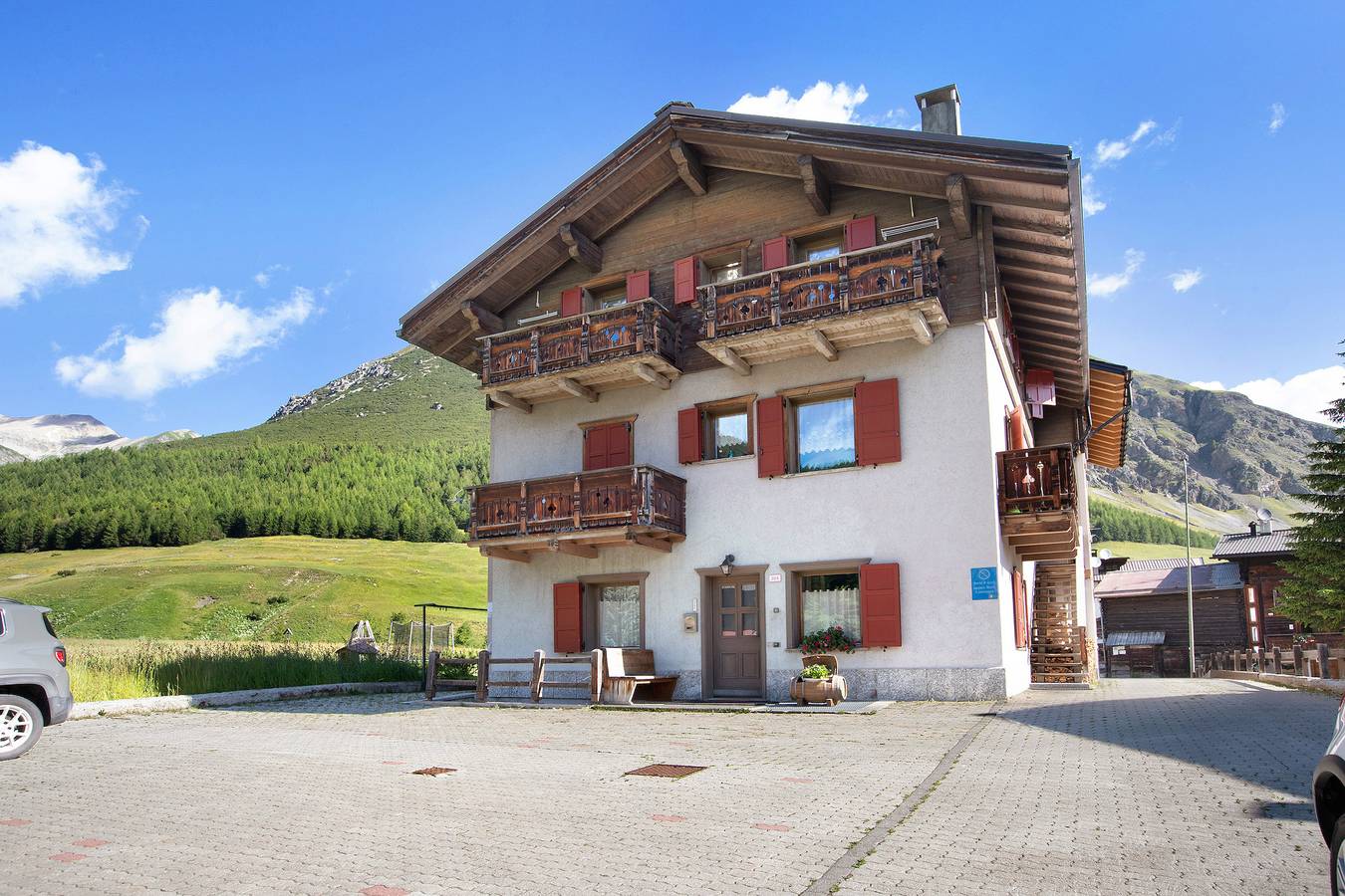 Ganze Wohnung, Ferienwohnung 'Lorenza 2 Baite Giotto' mit Bergblick, Gemeinschaftsgarten und Wlan in Livigno (Stadt), Livigno