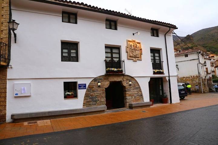 Hotel para 19 personas, con Balcón además de Terraza y Jardín en La Rioja - 2