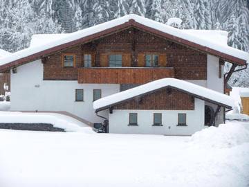 Ferienwohnung für 4 Personen, mit Balkon und Sauna sowie Ausblick in Klösterle