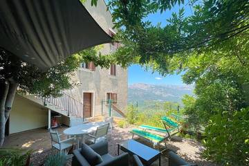 Gîte pour 4 personnes, avec jacuzzi et jardin à Sainte-Lucie-de-Tallano