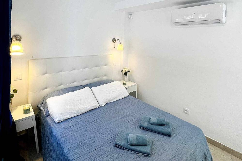 Entire apartment, Zaffiro – Sustainable Escape with Stunning Views in Puerto del Carmen, Tías