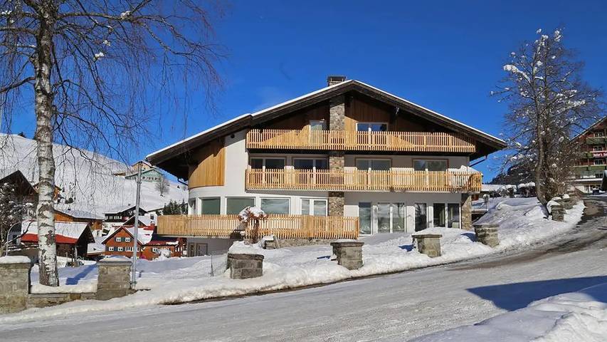 Ferienwohnung für 10 Personen, mit Sauna und Garten im Kleinwalsertal