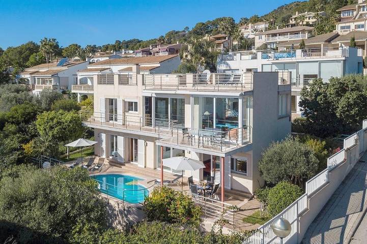 Villa 'Vistafar ' con vistas al mar, Wi-Fi y aire acondicionado in Alcanada, Alcúdia