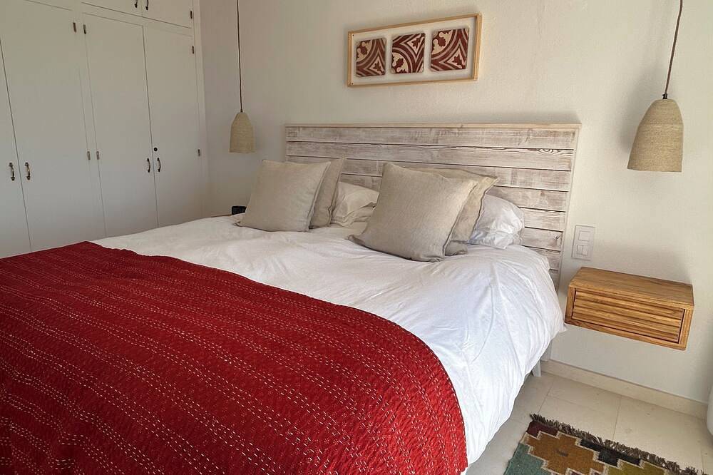 Neu! Villa Nostrum mit herrlichem Meerblick, kurzer Fußweg zum Strand & Bars & Ac in Binibeca, Sant Lluís