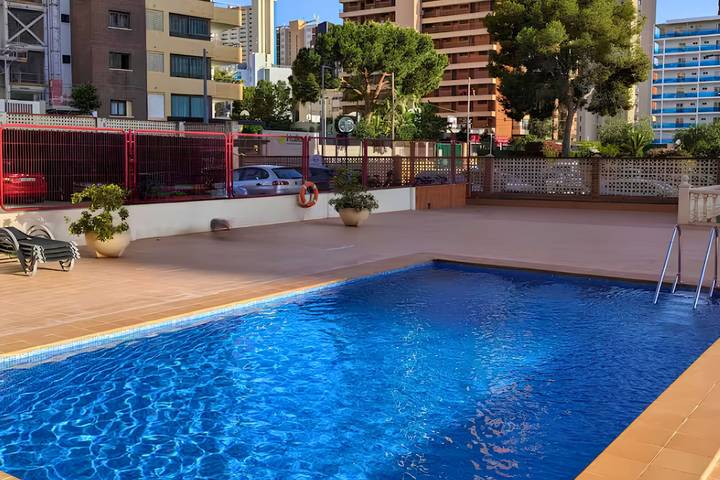 Apartamento entero, Piso con vistas panorámicas, piscina y playa a un paso in Benidorm, Costa Blanca