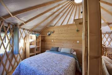 Yourte pour 2 personnes, avec terrasse en Bretagne