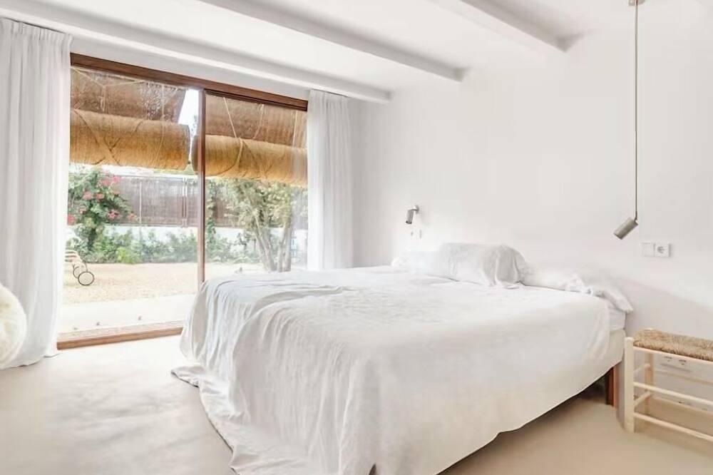 New Mediterranean Villa Puerto de Pollensa Walking distance pinewalk Heated Pool in Puerto de Pollensa, Pollença