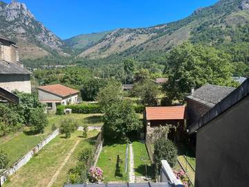 Gîte pour 6 personnes, avec terrasse ainsi que vue et jardin à Les Cabannes