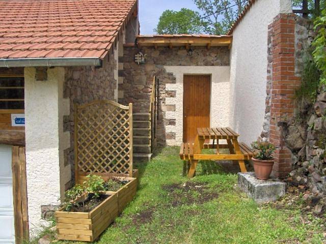 Location de vacances pour 6 personnes, avec jardin et vue à Saint-Rirand