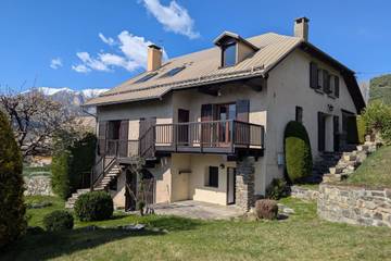 Location de vacances pour 15 personnes, avec balcon et jardin, animaux acceptés à Saint-André-d'Embrun